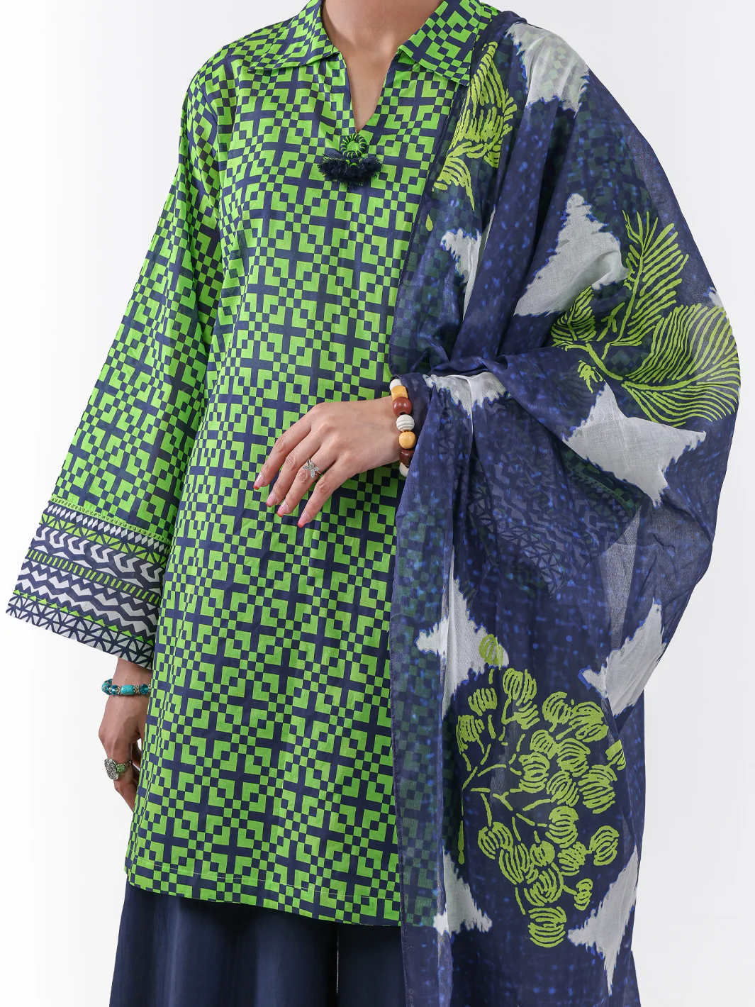 Green Lawn 2Pc Unstitched - ALP-2PS-LKD-2468 - Image 2