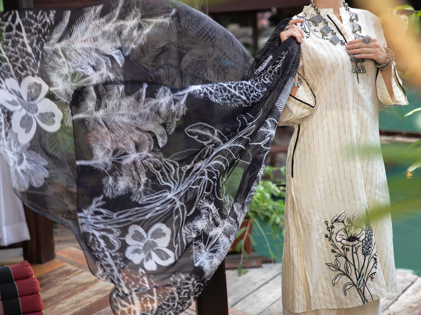 Off White Dobby 2Pc Stitched - ALP-2PS-LKS-1832 - Image 4