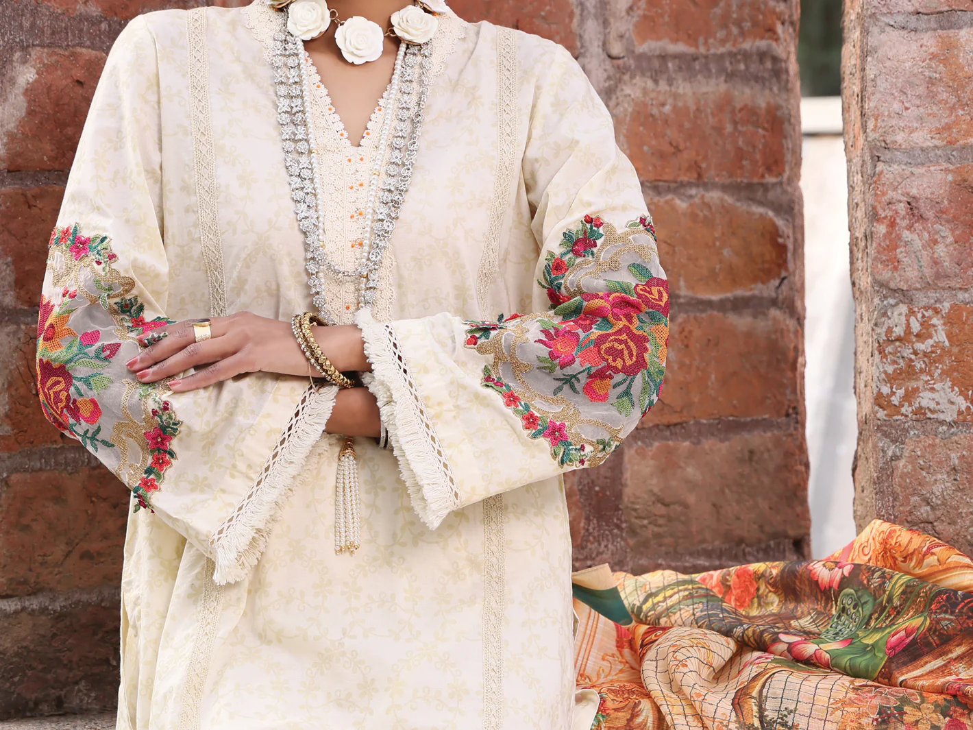 Off White Lawn 3 Piece Stitched - ALP-3PS-1060/S - Image 3