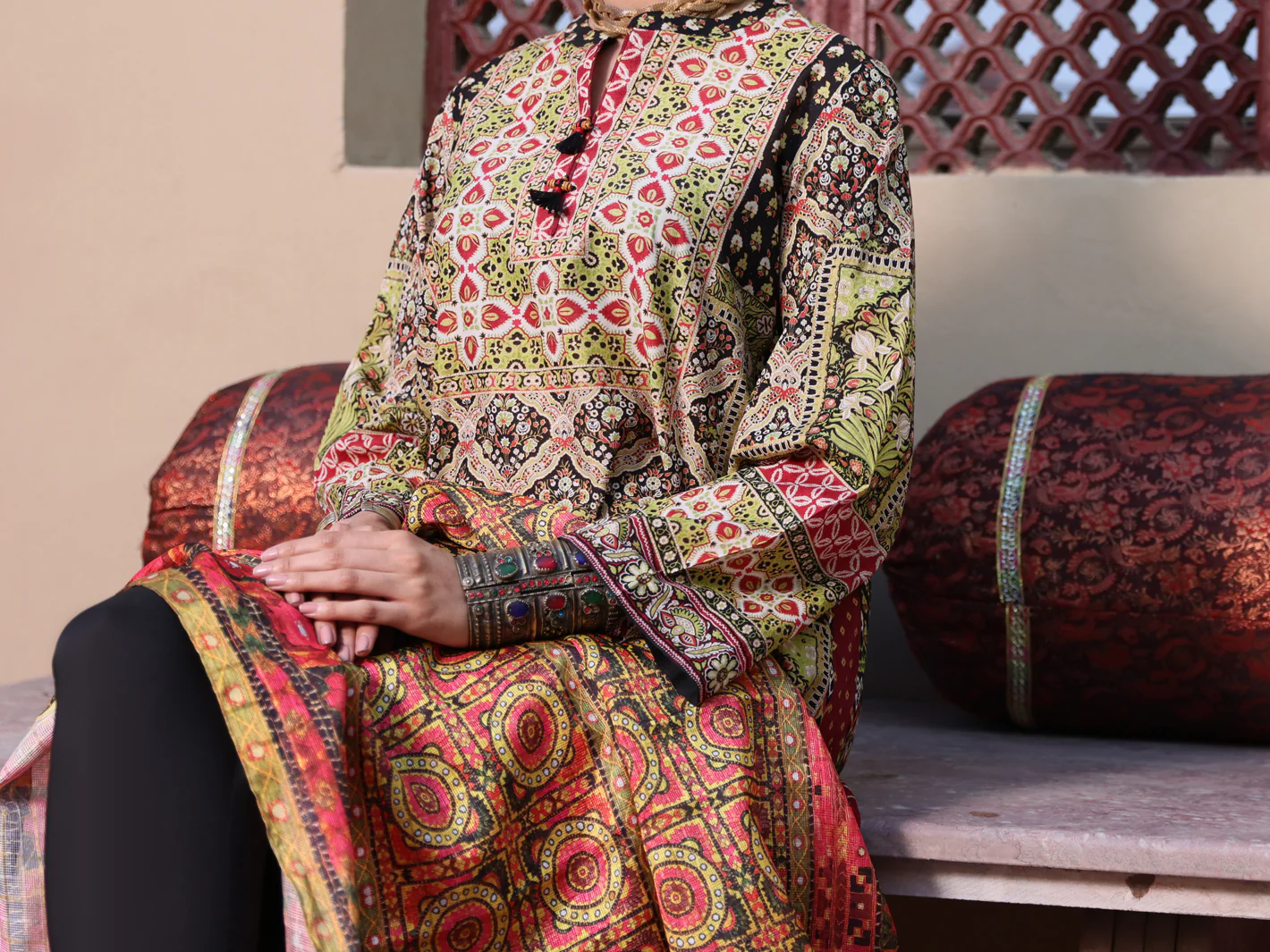 Black & Gold Lawn 3 Piece Stitched - ALP-3PS-1120/S - Image 4