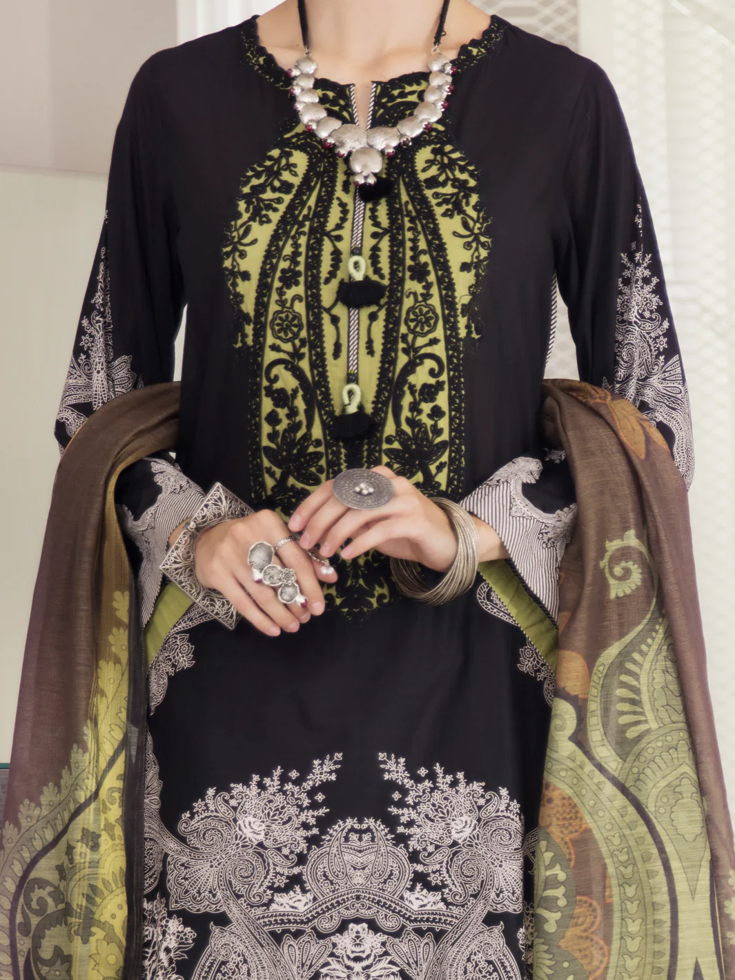 Black Lawn 3 Piece Unstitched - ALP-3PS-1237 - Image 3