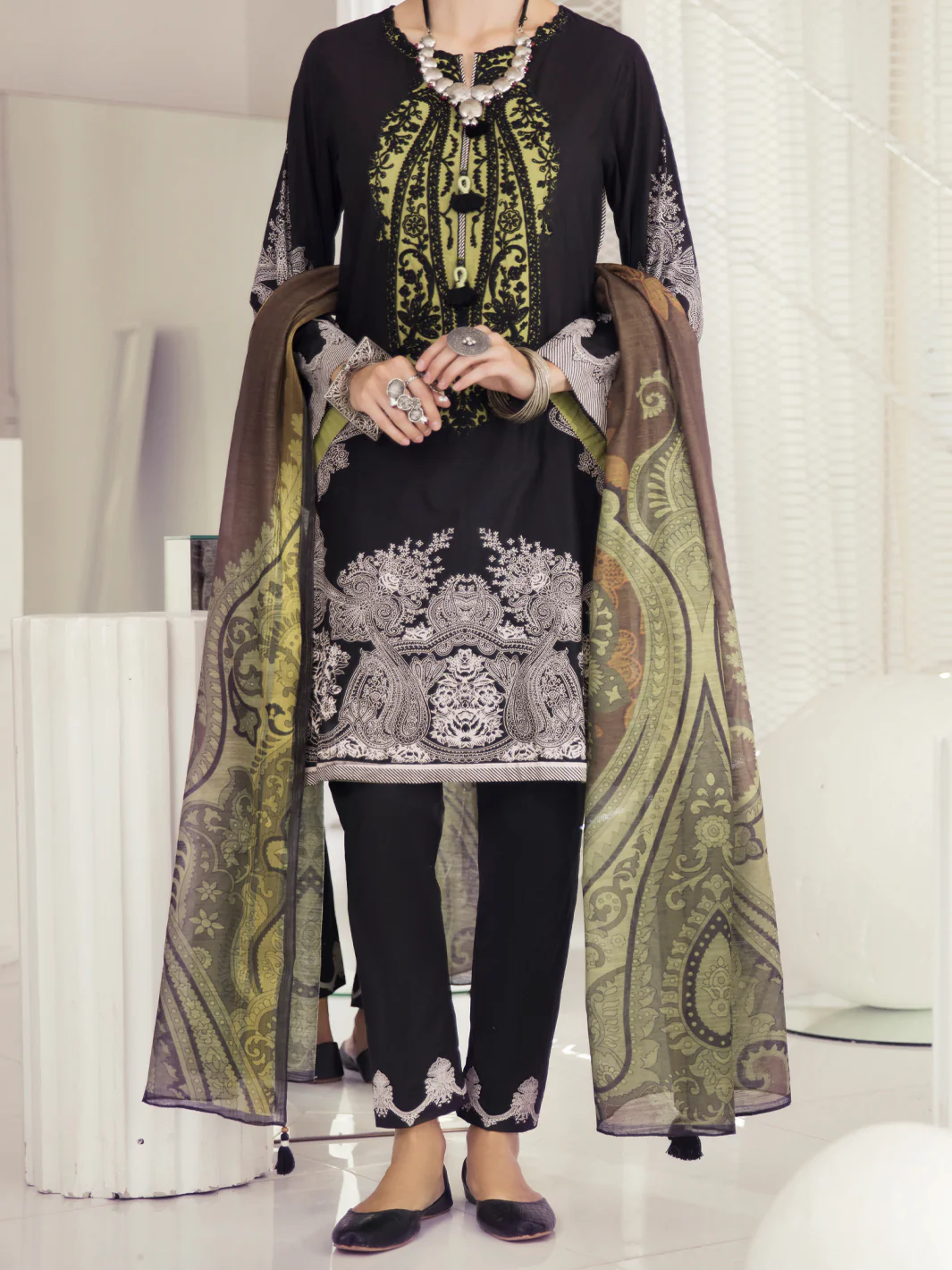 Black Lawn 3 Piece Unstitched - ALP-3PS-1237 - Image 5