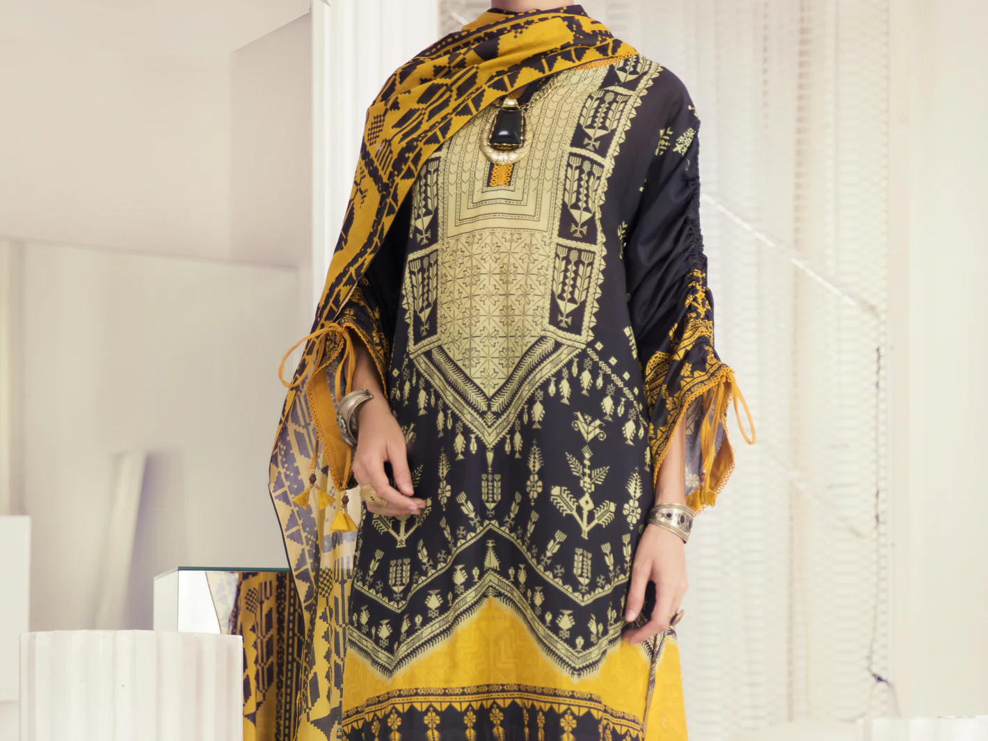 Black Lawn 3 Piece Unstitched - ALP-3PS-1240 - Image 4