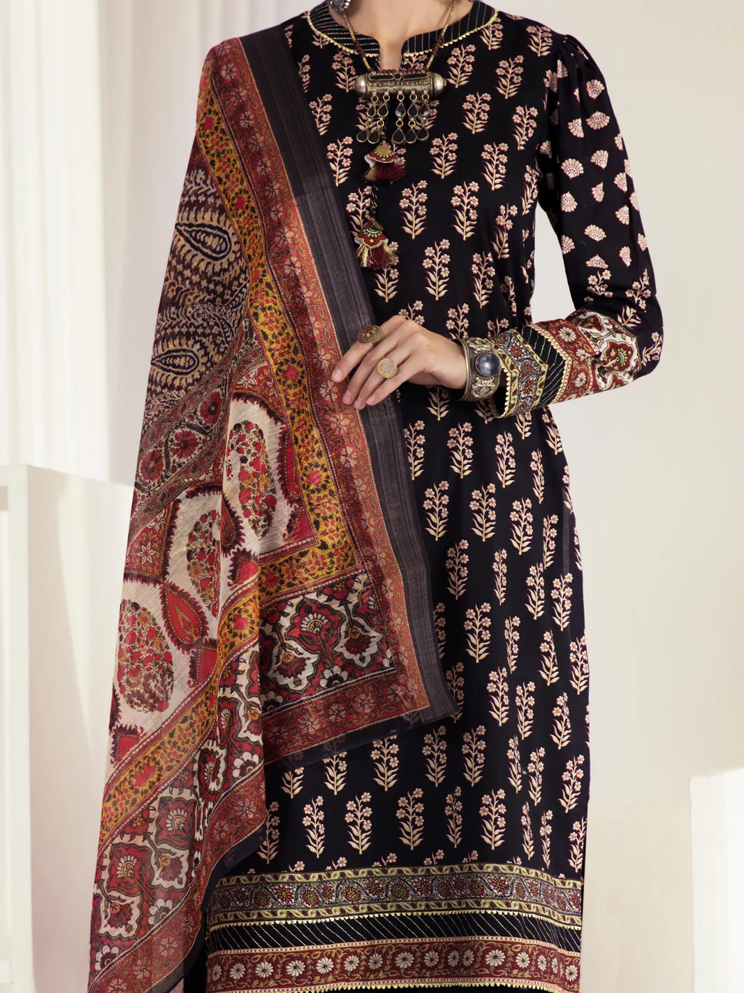 Black Lawn 3 Piece Stitched - ALP-3PS-1243 - Image 5