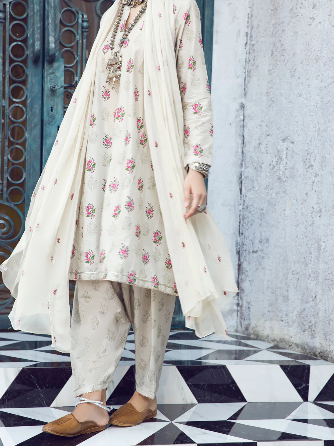 Beige Lawn 3 Piece Stitched - ALP-3PS-1297 - Image 3