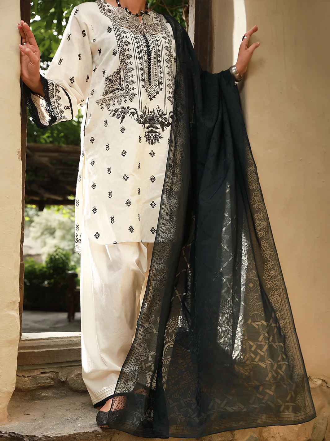 Black & White Dobby 3 Piece Stitched - ALP-3PS-1409