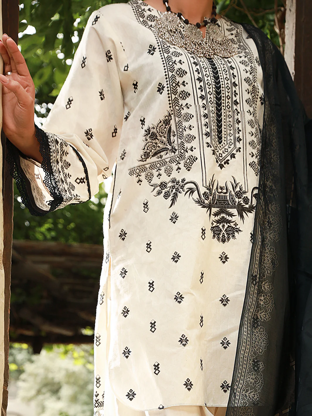 Black & White Dobby 3 Piece Stitched - ALP-3PS-1409 - Image 3