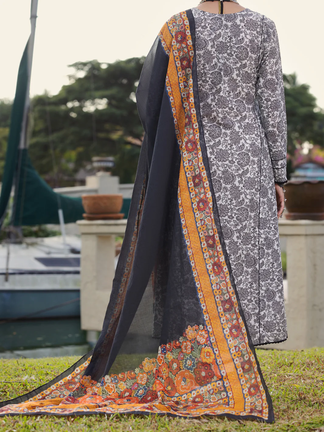 Black & White Lawn 3 Piece Unstitched - ALP-3PS-1508 - Image 2