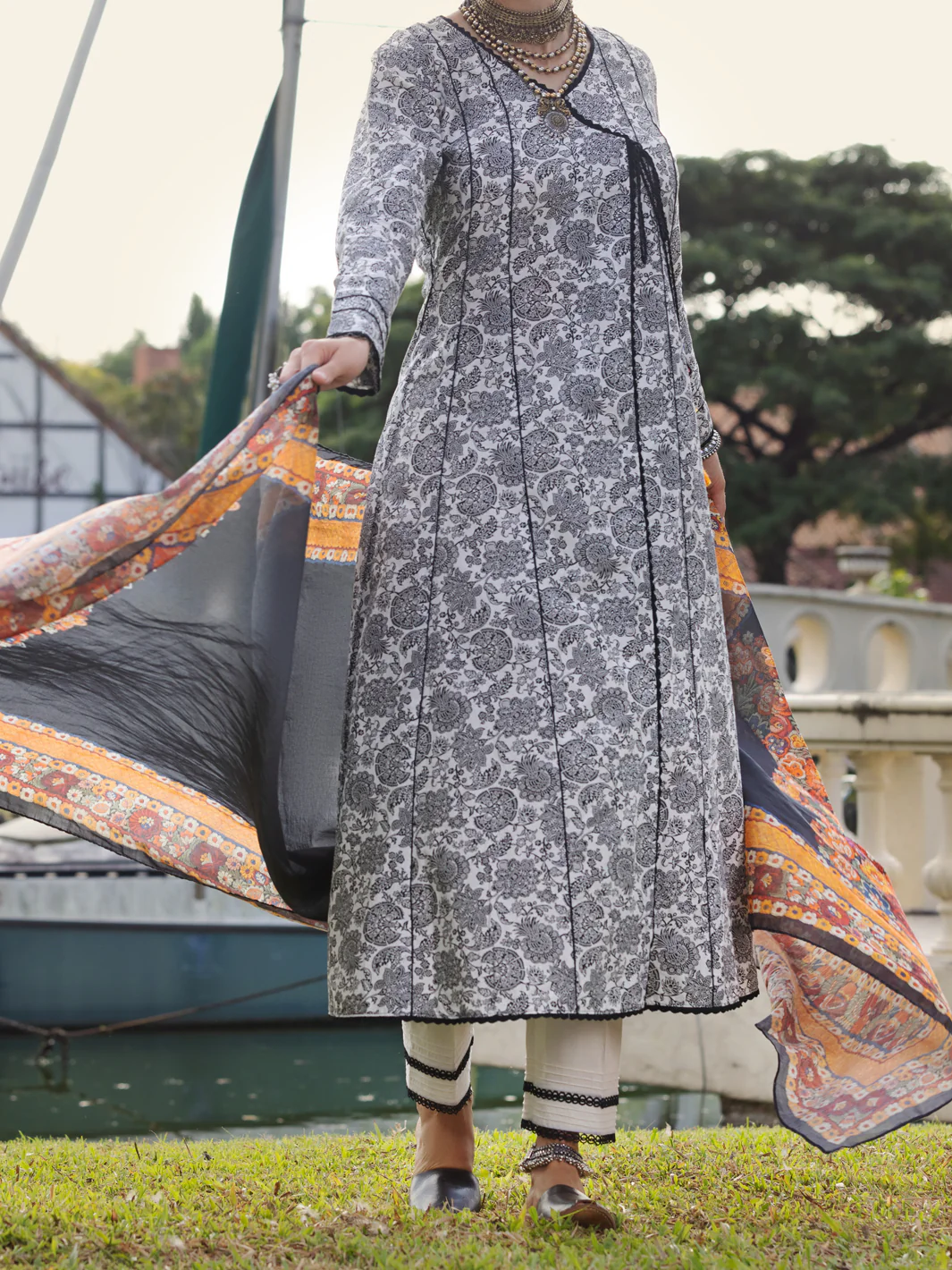 Black & White Lawn 3 Piece Unstitched - ALP-3PS-1508 - Image 3