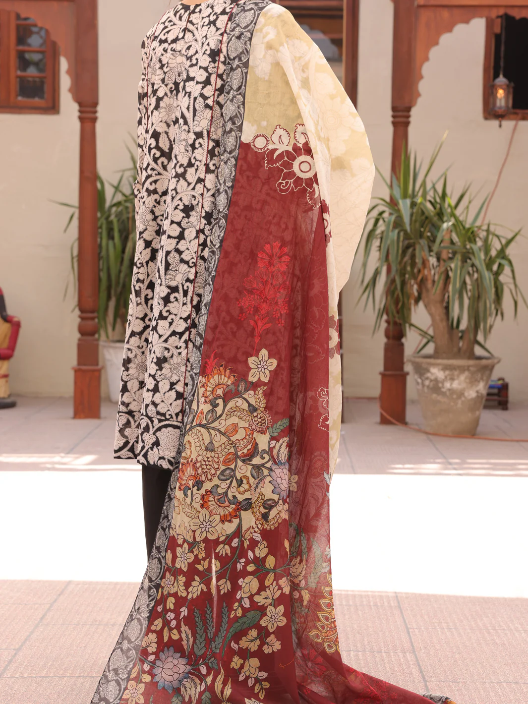 Black & White Lawn 3 Piece Stitched - ALP-3PS-1604 - Image 2