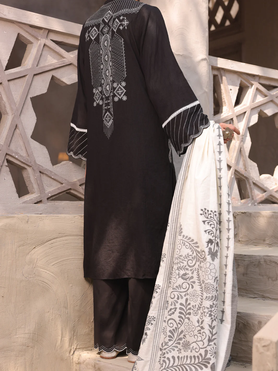 Black Lino Kara 3 Piece Stitched - ALP-3PS-1629 - Image 2