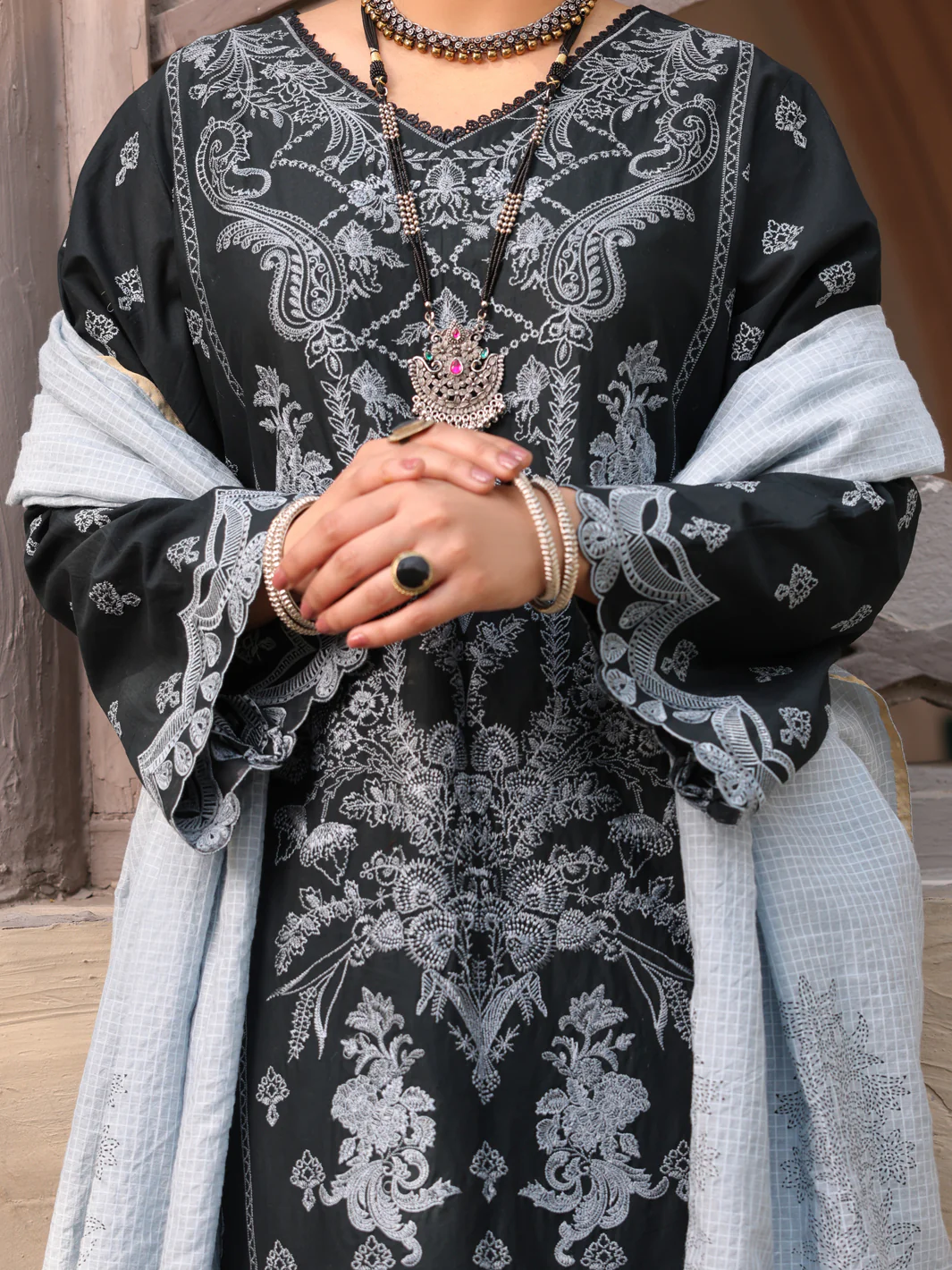 Black Cambric 3 Piece Unstitched - ALP-3PS-1631 - Image 3