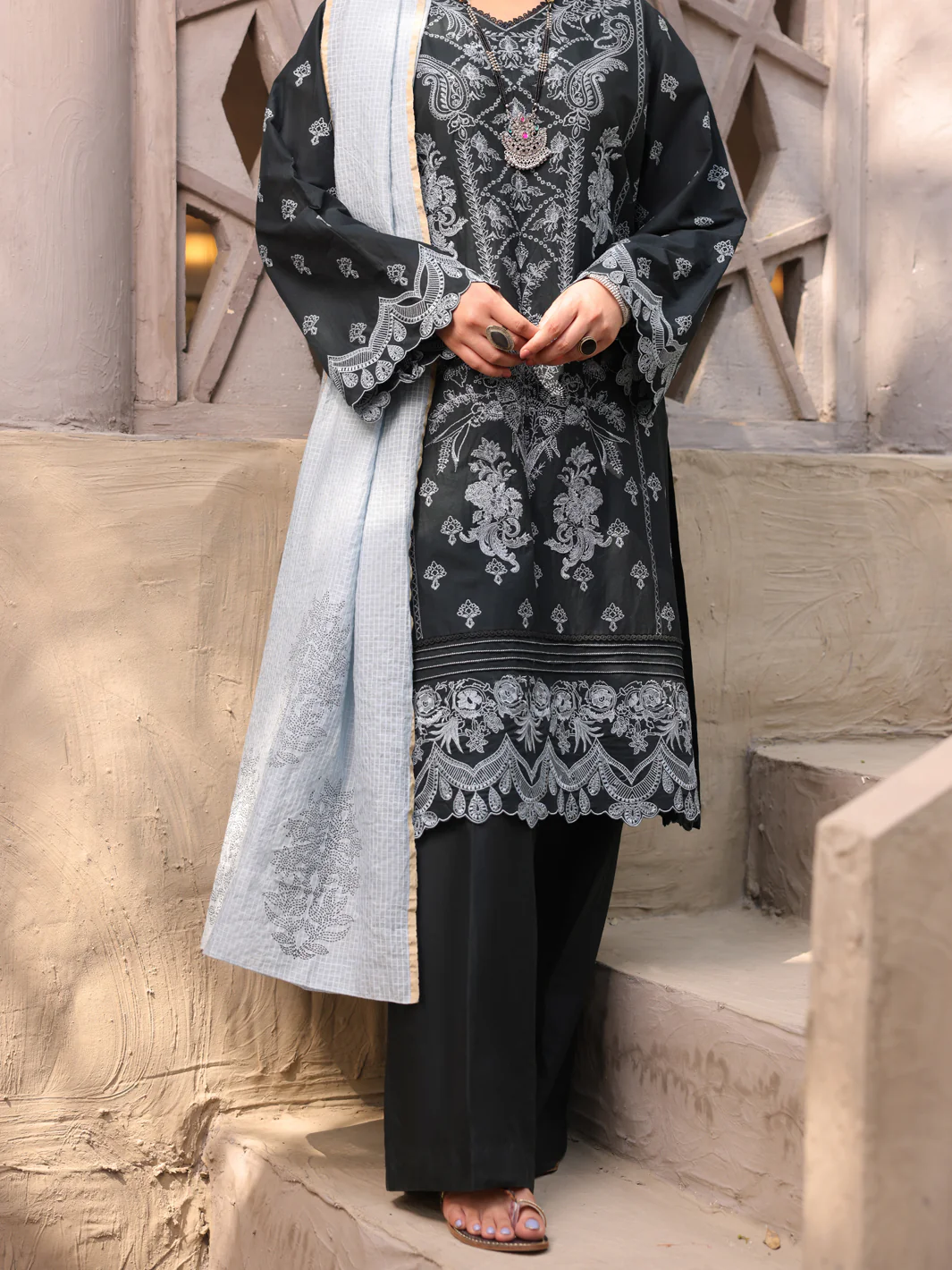 Black Cambric 3 Piece Unstitched - ALP-3PS-1631 - Image 4