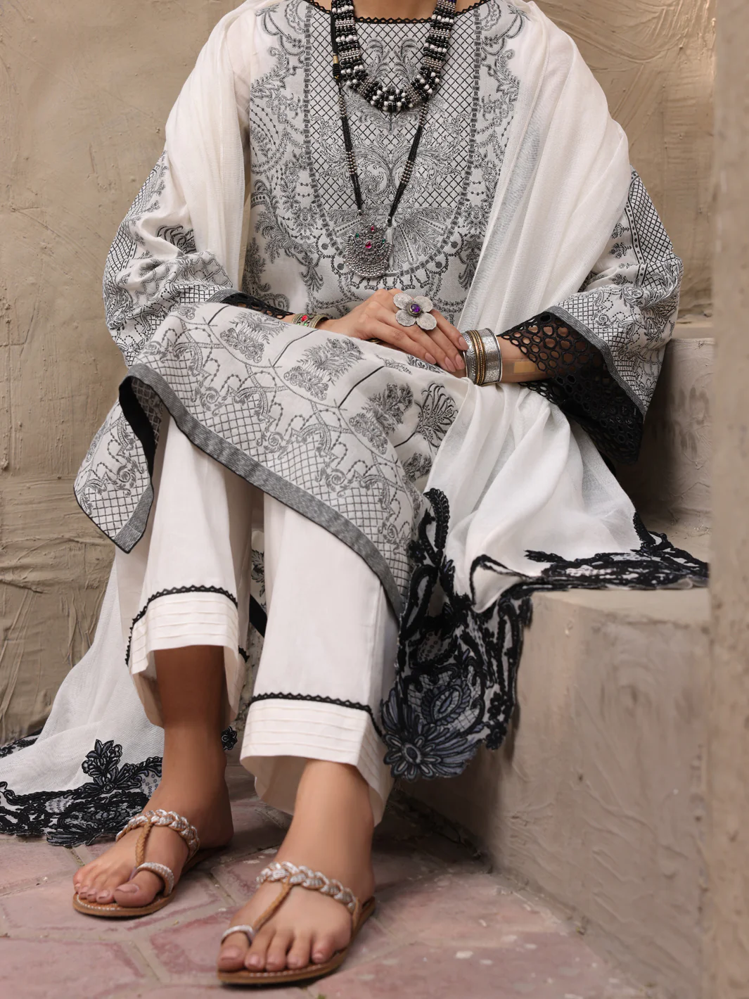 Black & White Jacquard 3 Piece Unstitched - ALP-3PS-1633 - Image 4
