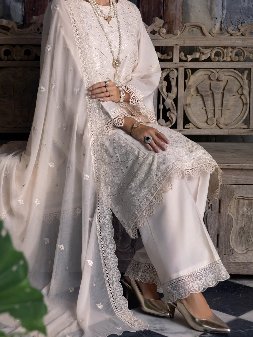 Off White Schiffli Lawn 3 Piece Unstitched - ALP-3PS-2113 - Image 4