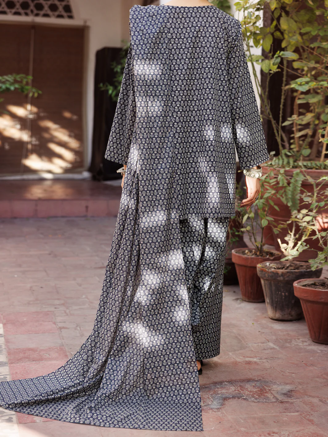 Black Lawn 3 Piece Stitched - ALP-3PS-2120 - Image 2