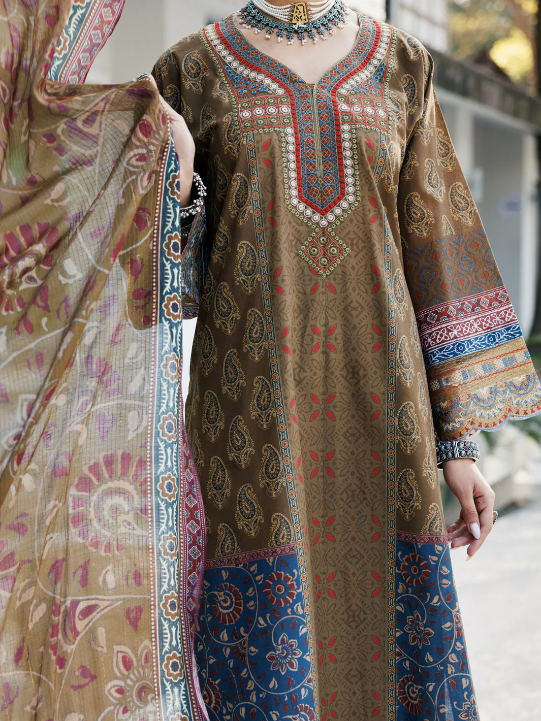 Mehendi Green Lawn 3 Piece Stitched - ALP-3PS-2139 - Image 2