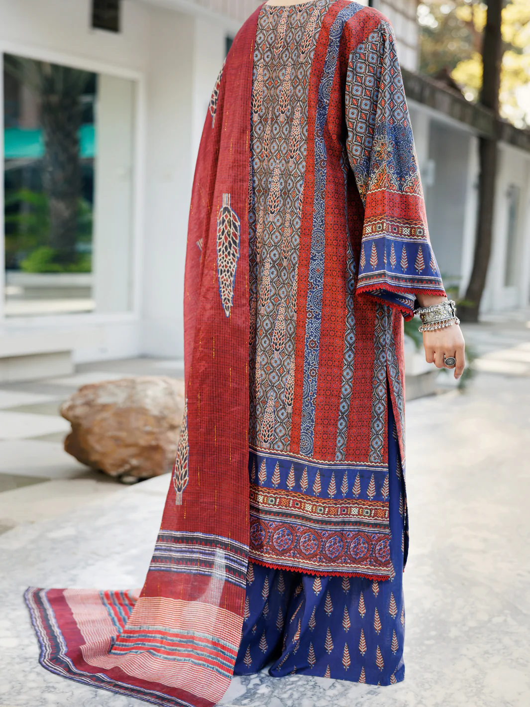 Maroon Lawn 3 Piece Stitched - ALP-3PS-2140 - Image 2