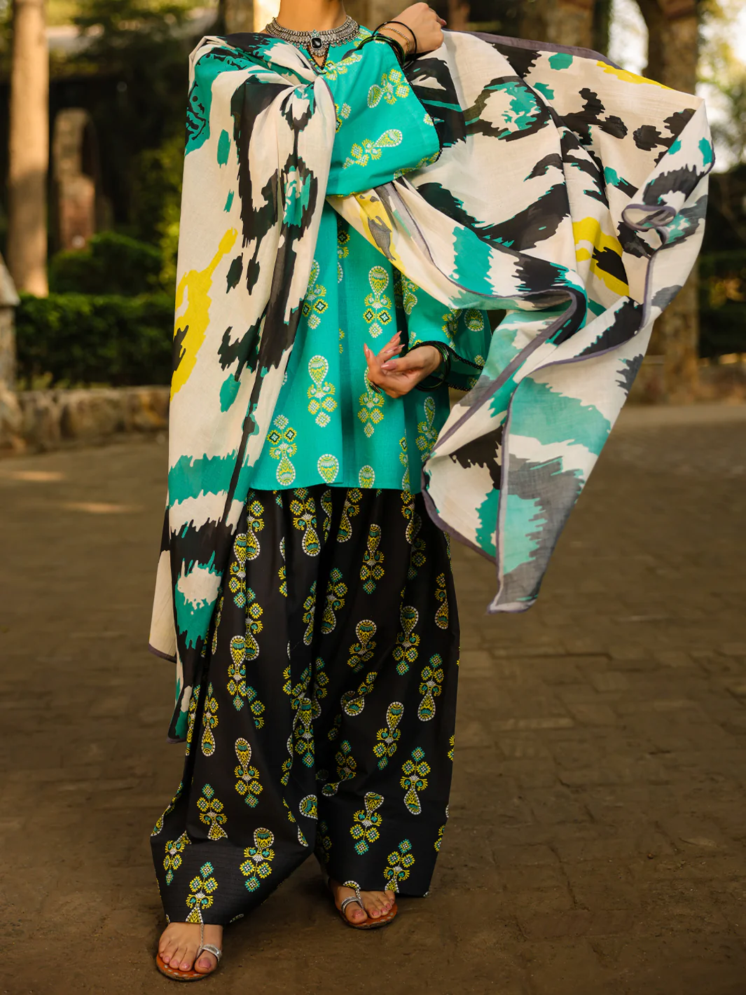 Turquoise Lawn 3Pc Stitched - ALP-3PS-2290 - Image 3