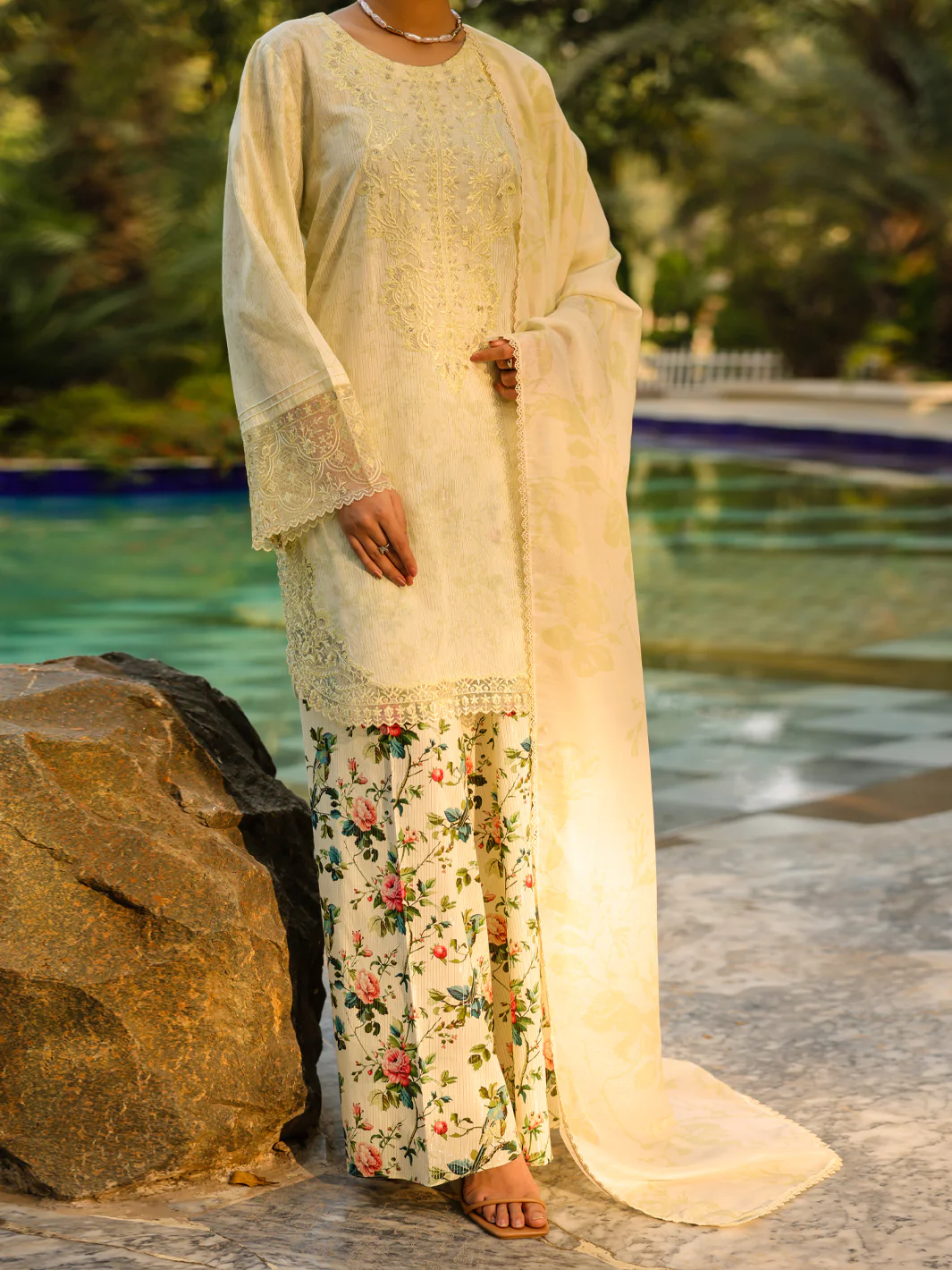 Off White Golden Lurex 3Pc Unstitched - ALP-3PS-2452 - Image 4