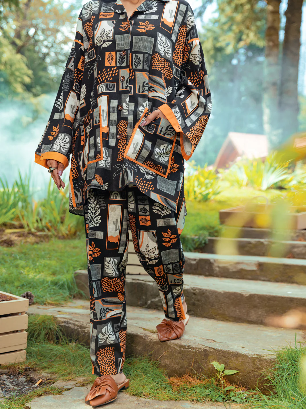 Black Khaddar 2 Piece Stitched - AWP-2PS-LKS-607 - Image 2