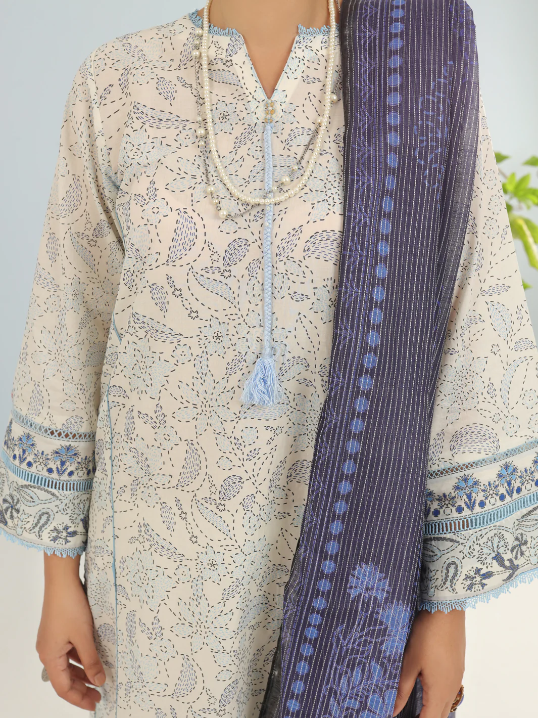 Off White Lawn 3Pc Stitched - ALP-3PS-1884 - Image 3