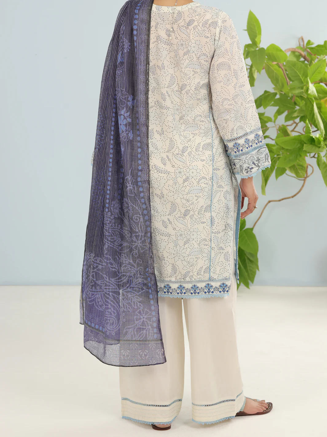 Off White Lawn 3Pc Stitched - ALP-3PS-1884 - Image 4