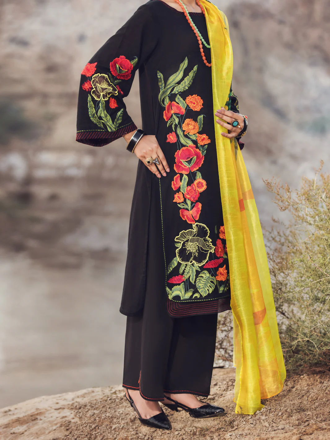 Black Khaddar 3 Piece Stitched - AWP-3PS-349 - Image 3