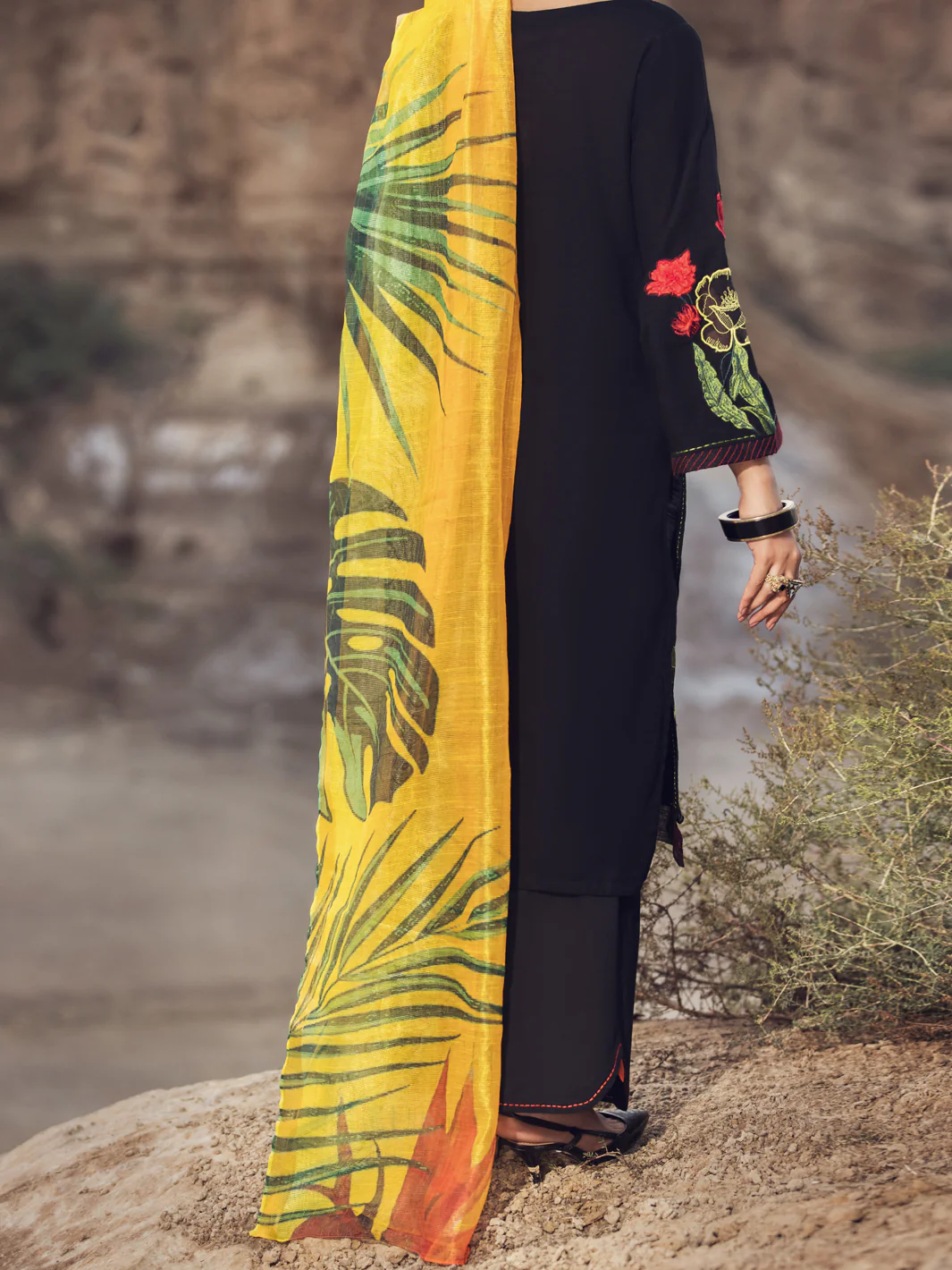 Black Khaddar 3 Piece Stitched - AWP-3PS-349 - Image 5