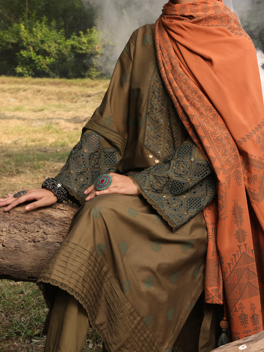Mehndi Green Cambric Unstitched 3 Piece - AWP-3PS-418 - Image 4
