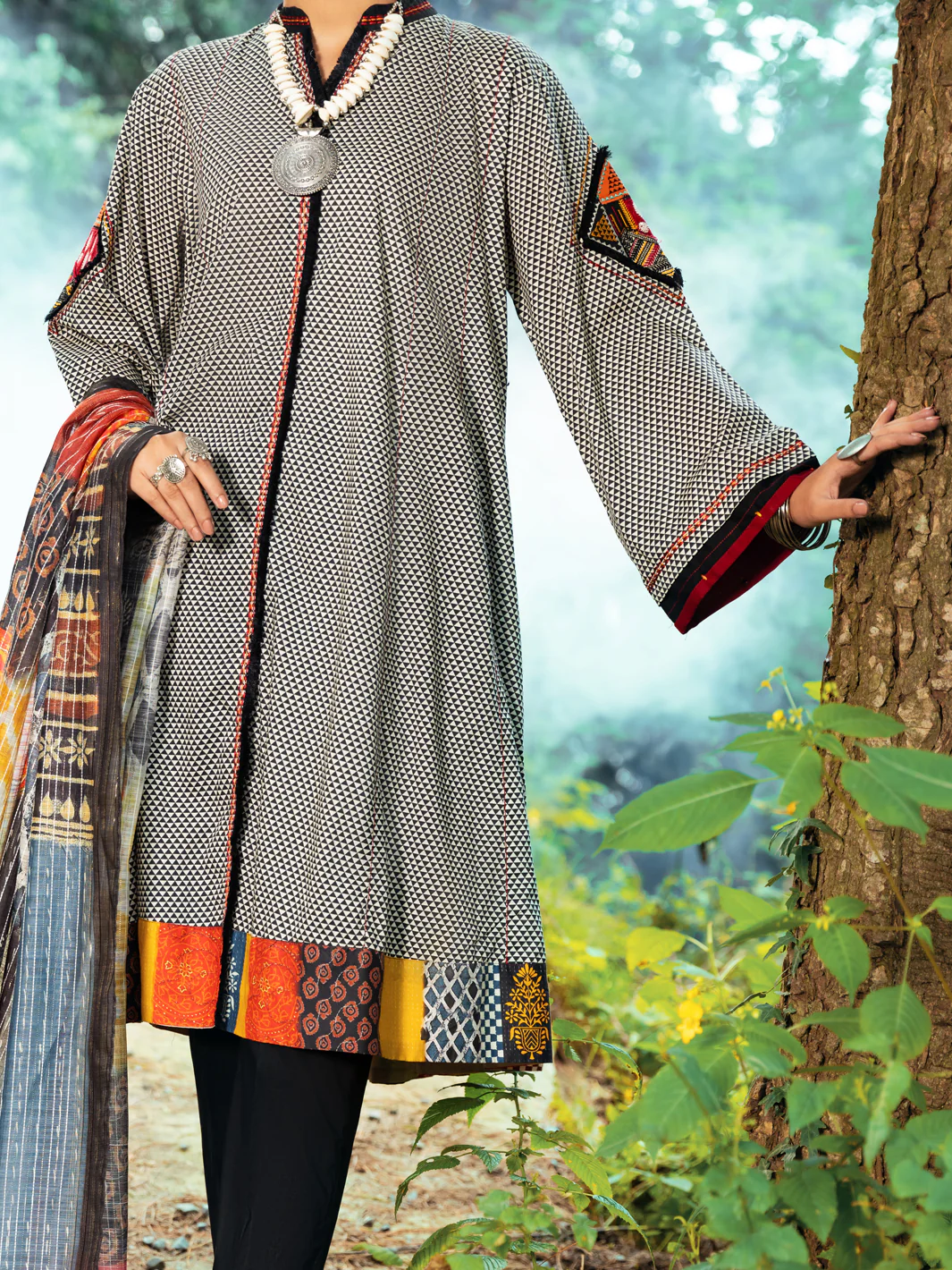 Black Cambric 3 Piece Unstitched - AWP-3PS-545 - Image 4