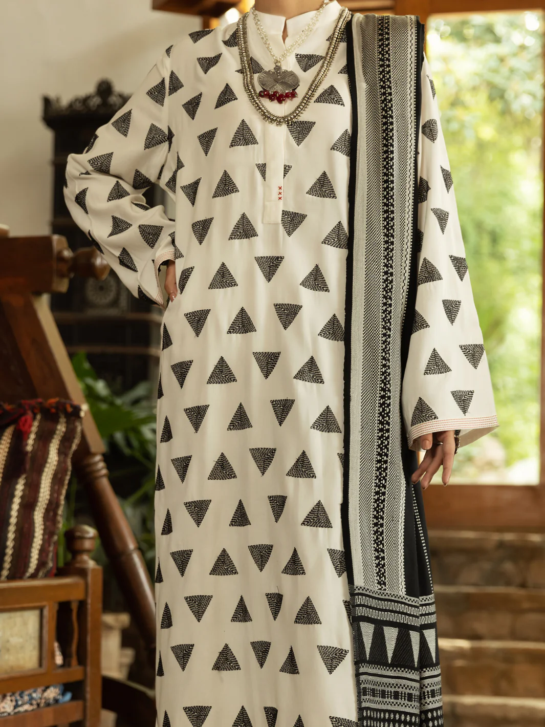 White Viscose Canvas 3 Piece Stitched - AWP-3PS-571 - Image 3