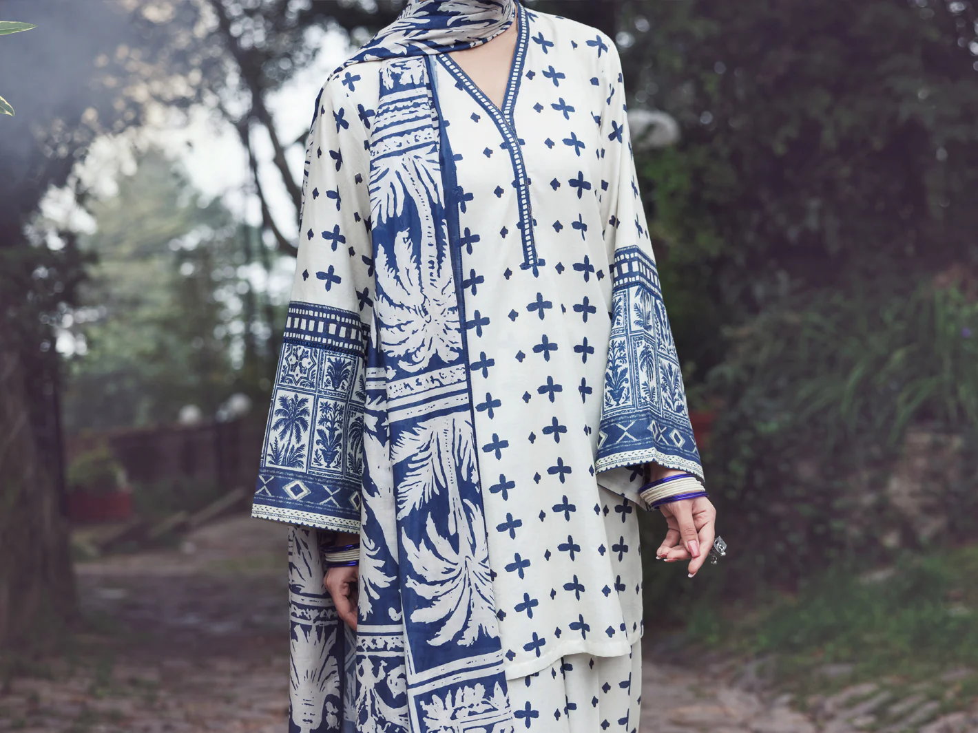 Off White Lawn 3Pc Stitched - AWP-3PS-861 - Image 3