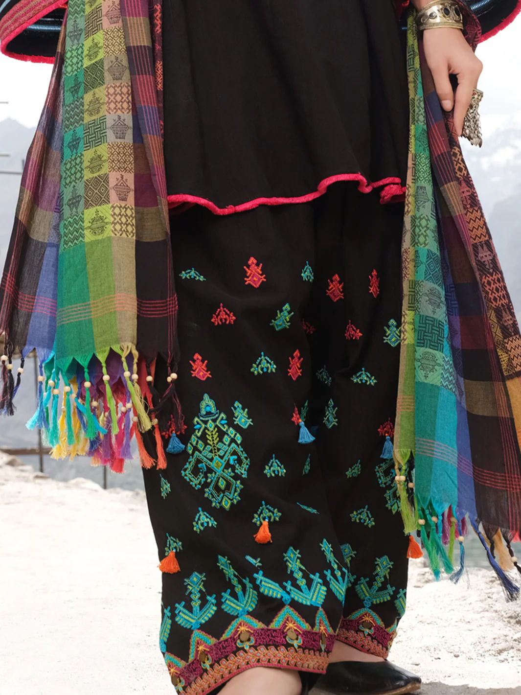 Black Khaddi 3 Piece Stitched - AWP-215 - Image 3