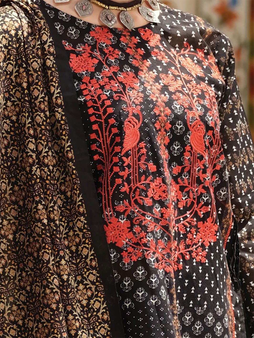 Black Lawn 3 Piece Stitched - ALP-748 - Image 2