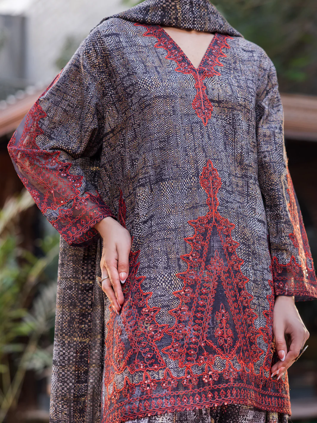 Black Silk Lawn Stitched 3PC - ALP-SS-3PS-2648 - Image 3