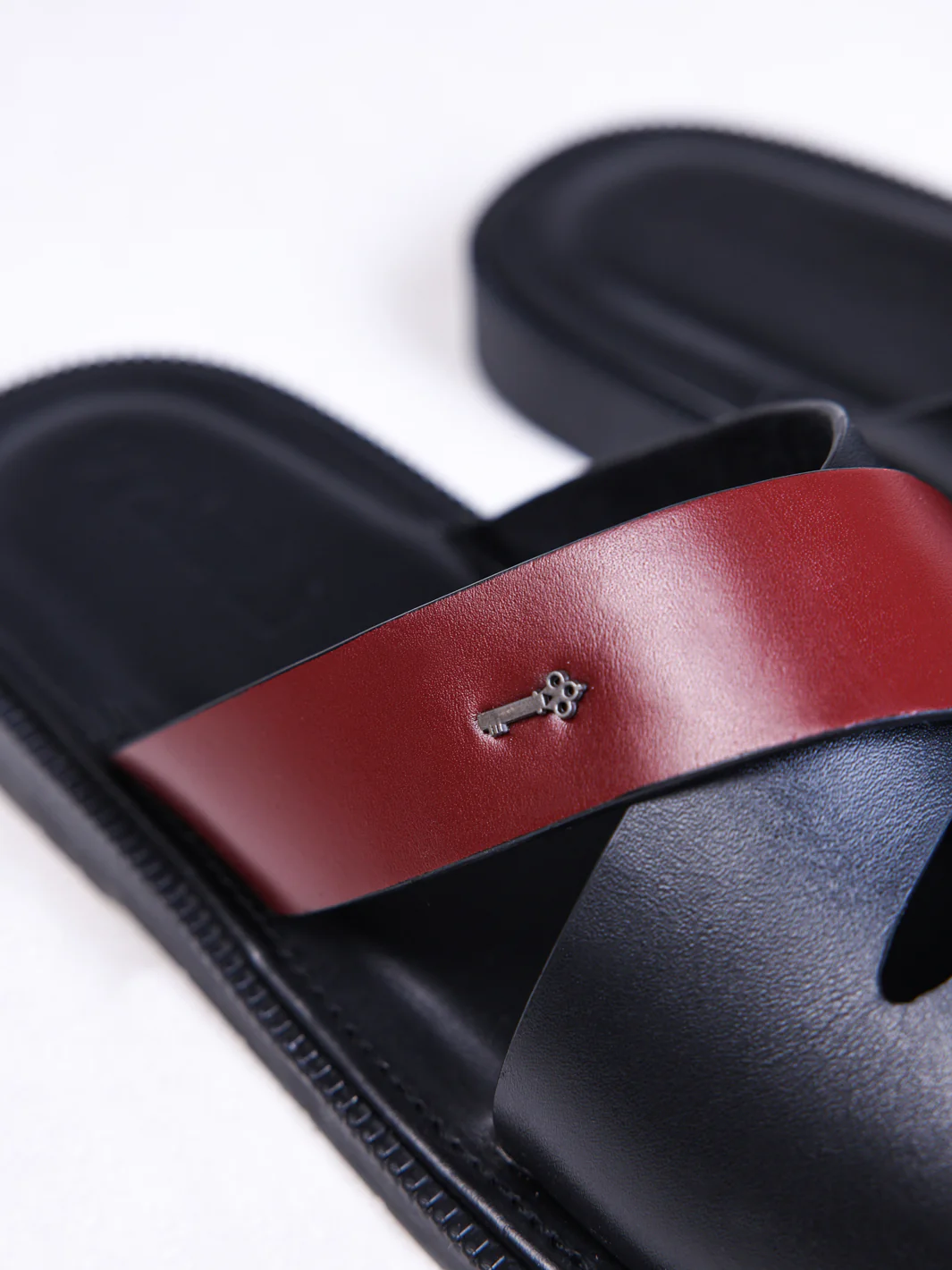 Black Slippers - AL-MFW-SNDL-004 - Image 3