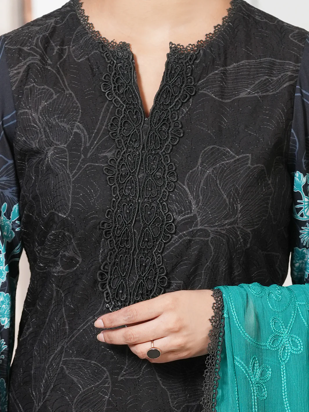 Charcoal Silk Lawn Unstitched 3PC - ALP-3PS-2414 - Image 3