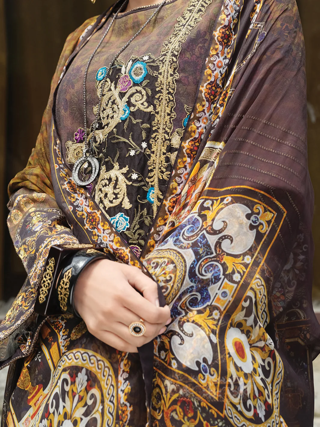 Green Khaddar + Linen 3 Piece Stitched - AWP-211 - Image 3