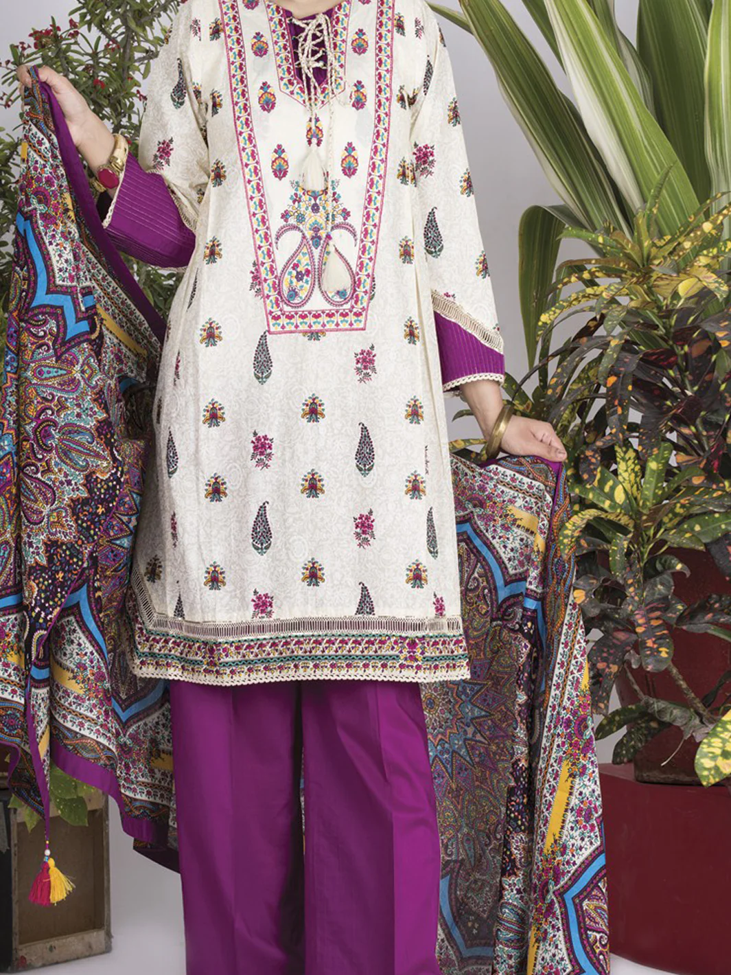Off White Lawn 3 Piece Stitched - ALP-712